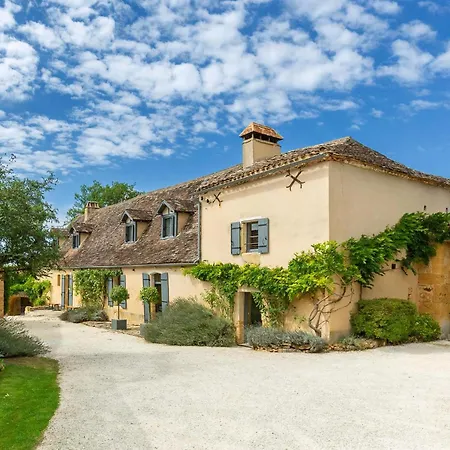 Large 16th Century Farm Estate In Dordogne