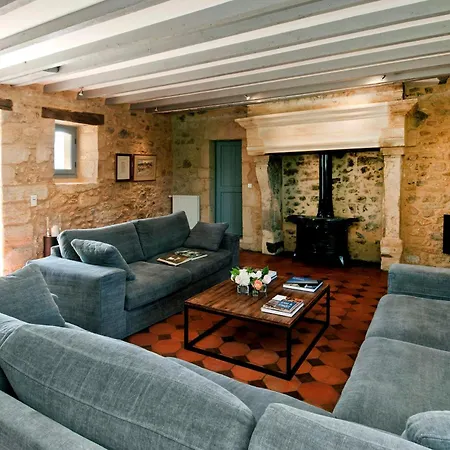 Large 16th Century Farm Estate In Dordogne *