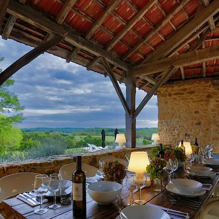 Large 16th Century Farm Estate In Dordogne