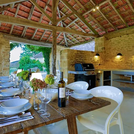 Large 16th Century Farm Estate In Dordogne Sainte-Croix-de-Beaumont