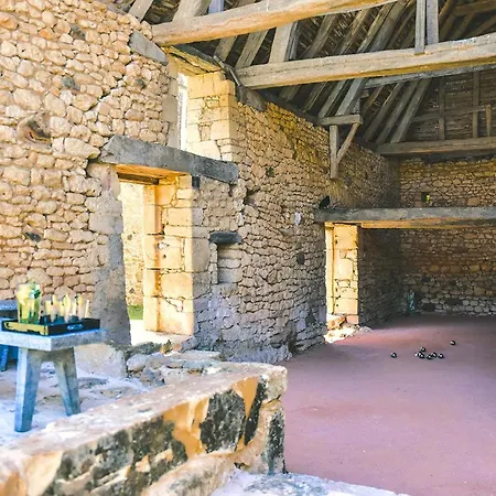 Large 16th Century Farm Estate In Dordogne